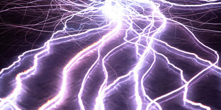 Oberflächenentladung mit Entladungskanälen